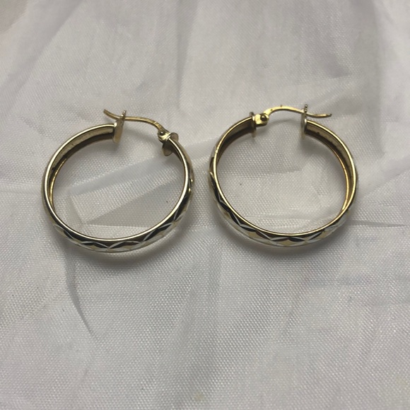 Two tone etched hoop earrings - Picture 1 of 4